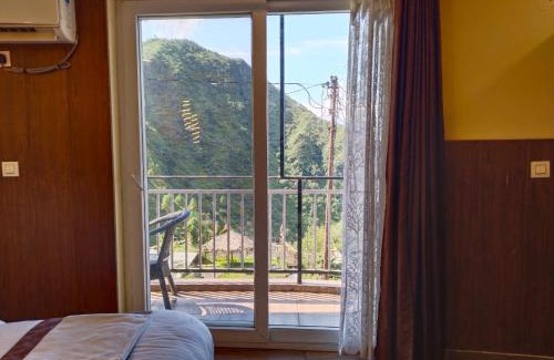 Mussoorie Hotel | Iceberg Hill View