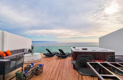Marina Vallarta Apartment | Icon Vallarta- PH rooftop with Jacuzzi!