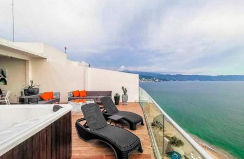 Marina Vallarta Apartment | Icon Vallarta- PH rooftop with Jacuzzi!