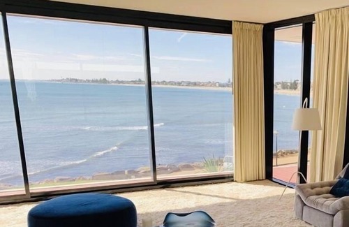 Kingston Park House | Iconic Beachfront Luxury - Van der Rohe House