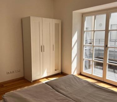 Klosterneuburg Apartment | Iconic Central Historic 3BR - Balcony, WIFI & Netflix