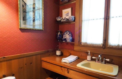 Stockbridge House | Iconic Historical Downtown Stockbridge, Sleeps 15