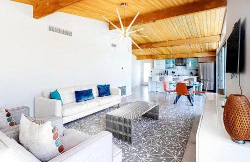Racquet Club Estates House | Iconic Mid-Century Modern Escape Permit# 4729