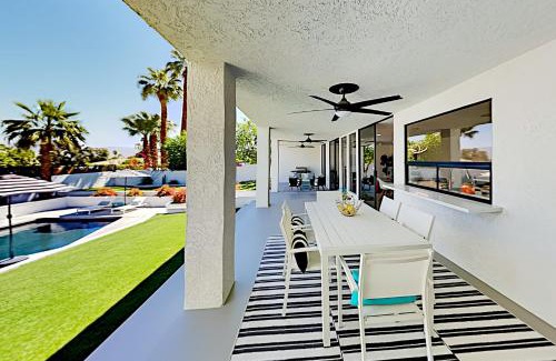 Palm Desert House | Iconic Oasis