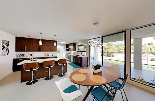 Palm Desert House | Iconic Oasis