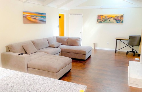 Hoover House | Iconic& Spacious 4 bedrooms house
