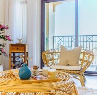 Umm Suqeim 3 Apartment | Iconic Views Apt With Balcony Close to the Beach
