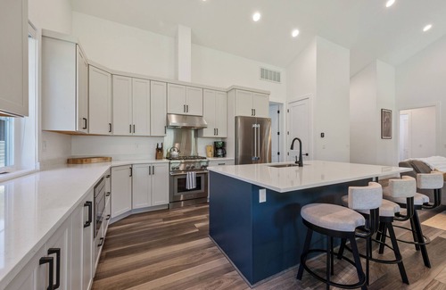 Sandpoint House | Idaho Club Golf Course | Stunning Mid-Century Modern Flair & Mountain Views