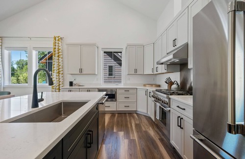 Sandpoint House | Idaho Club Golf Course | Stunning Mid-Century Modern Flair & Mountain Views
