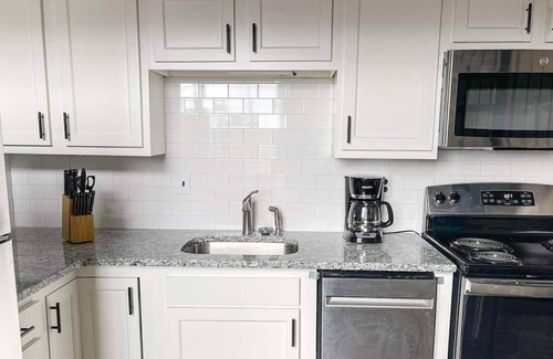 Phoenix Hill Apartment | Ideal 1BD/1BA + Gym - Downtown Louisville