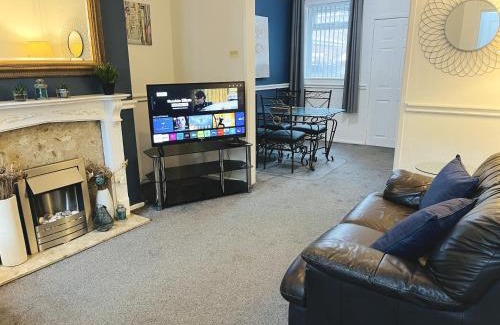 Widnes House | Ideal 2 bed pay-as-you-stay home in Widnes sleep 5