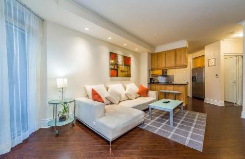 Downtown Mississauga Apartment | Ideal 2BR & 2 BTH - Near SQ1 Mall
