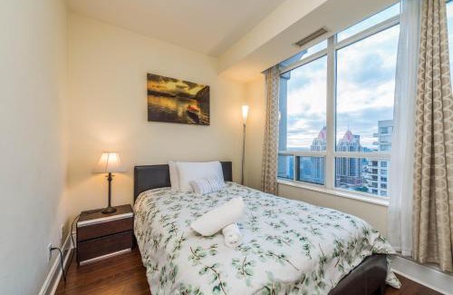 Downtown Mississauga Apartment | Ideal 2BR & 2 BTH - Near SQ1 Mall