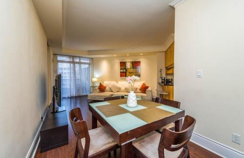 Downtown Mississauga Apartment | Ideal 2BR & 2 BTH - Near SQ1 Mall
