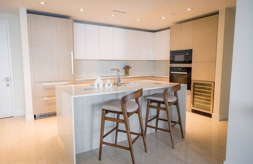 Singer Island Hotel | Ideal 2BR Living with Beachview in Riviera Beach