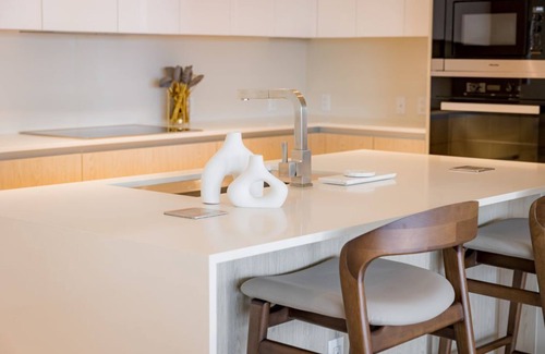 Singer Island Hotel | Ideal 2BR Living with Beachview in Riviera Beach