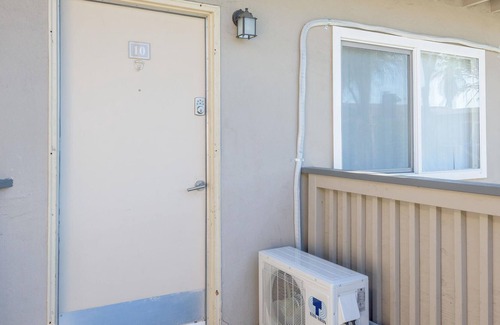 Sunnyvale Apartment | Ideal 2BR Near Dtwn Sunnyvale + Parking + Pets OK