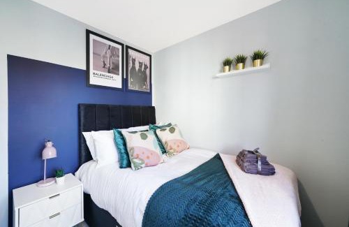 Wolverhampton House | Ideal 3 bed House in Wolverhampton - Parking