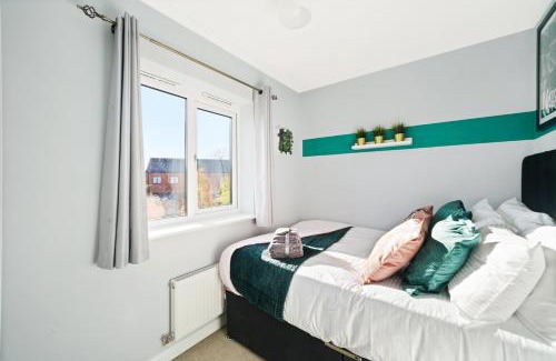 Wolverhampton House | Ideal 3 bed House in Wolverhampton - Parking