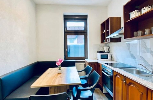 Grinzing Apartment | Ideal 3BR for 6 15 Min to Stammersdorf