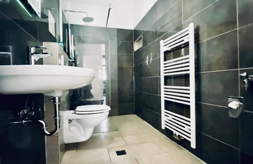Grinzing Apartment | Ideal 3BR for 6 15 Min to Stammersdorf