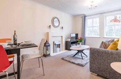 Langley Marish Apartment | Ideal Corporate Let, Pinewood/Heathrow & Parking