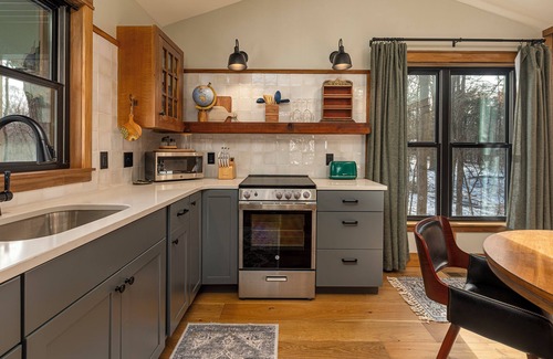 Carbondale Cabin | Ideal Couple's Wooded Retreat near Giant City Park