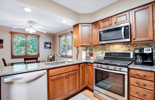 Sunrise Beach House | Ideal Cove with Amazing Dock, Kayaks & Fire Pit