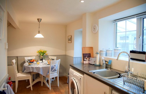 Eype Cottage | Ideal Dorset holiday cottage perfect for beach walks, pub lunches & log fires.