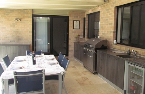 Umina Beach House | IDEAL FAMILY BEACH GETAWAY, 1 HR FROM SYDNEY!