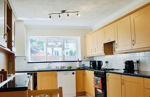 Exmouth House | Ideal family holiday home in Exmouth.Spacious and well equipped 3 bedroom house.