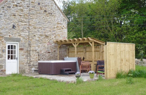 Spennymoor Cottage | Ideal for a romantic break in County Durham, with a private garden and hot tub.