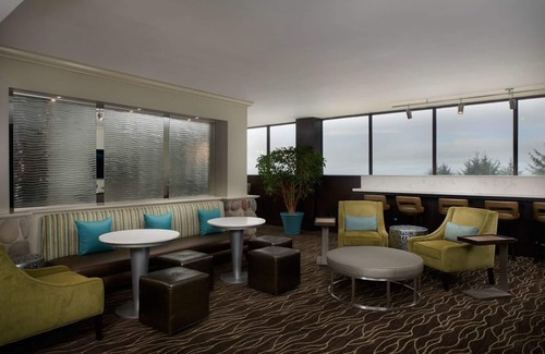 Newport Hotel | Ideal for Couple Beach Getaway! Ocean Front Unit | Free Parking