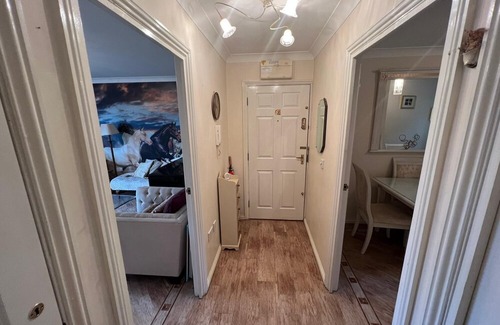 Hemel Hempstead Apartment | Ideal for London sightseeing, Harry Potter Tours & Studios. Free Welcome Packs