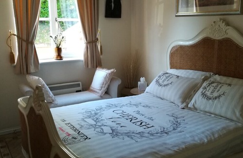 Hemel Hempstead Apartment | Ideal for London sightseeing, Harry Potter Tours & Studios. Free Welcome Packs