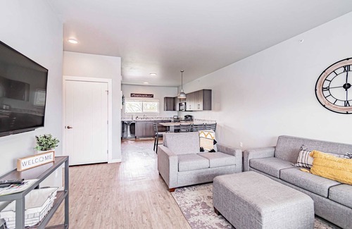 Rexburg Apartment | Ideal for Groups Full Kitchen Gym & Free Parking