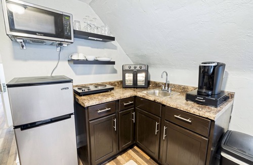 University Circle Apartment | Ideal for Nurses/Students/Patients; Cleve Clinic, Univ Hospital, VA, Case, CIM