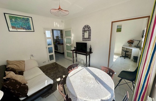 Saint-Mande Apartment | Ideal for visiting Paris,nright next to the Bois, pets welcome!