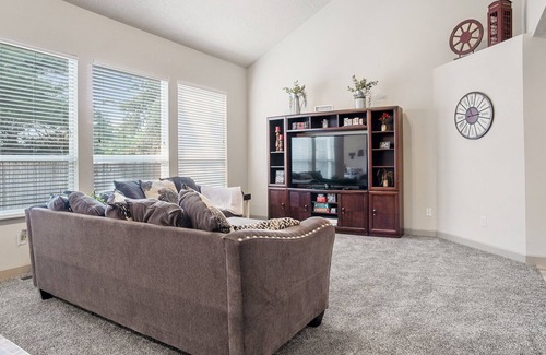 West Valley House | Ideal Location~Cozy~1600sqft~Pets Welcome~BBQ