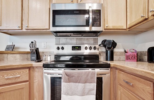 West Valley House | Ideal Location~Cozy~1600sqft~Pets Welcome~BBQ