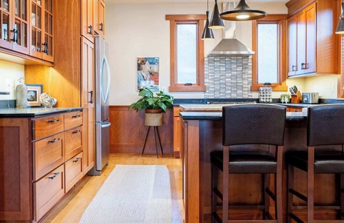 West Queen Anne House | Ideal location - Downtown: 5 mins. Well-appointed with everything + Chef's Kitchen