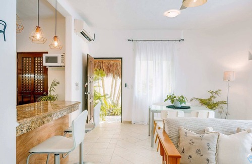12th Street Apartment | Ideal Location, Awesome Pool and Walk to Beach&5th