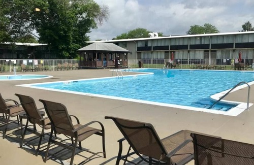 Bethlehem House | Ideal Location! Onsite Pool, Free Breakfast, Parking, Pets Allowed Here!