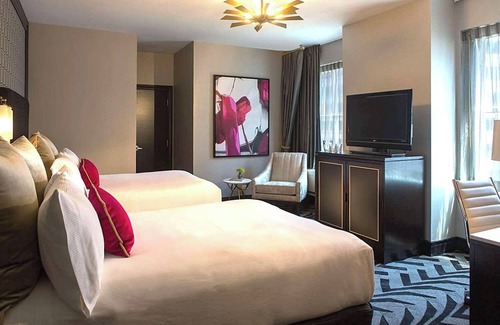 Downtown Chicago Hotel | Ideal Mix of Comfort and Value! 4 Comfortable Units, Near Ohio Street Beach