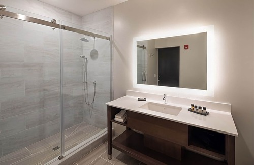 Winters Hotel | Ideal Mix of Comfort and Value! Three Units with Free Parking, Pet-friendly!