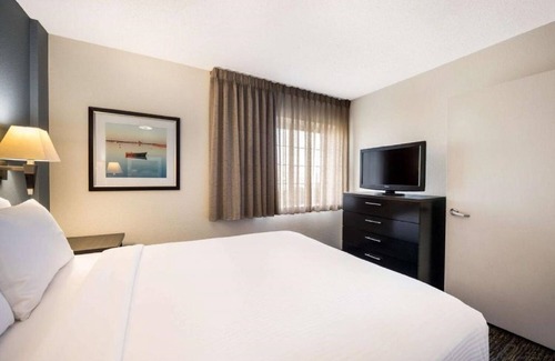 Gwinnett Place Hotel | Ideal Mix of Comfort and Value! Close to Nam Dae Mun Farmers Market