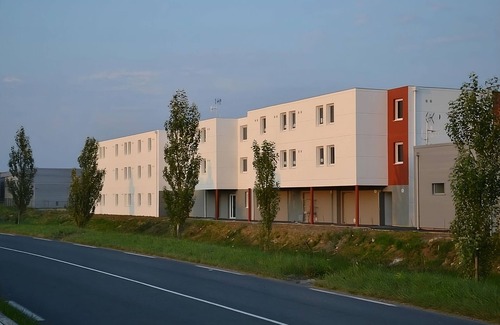 Mouguerre Hotel | Ideal Mix of Comfort and Value! 2 Comfortable Units, Pets Allowed, Free Parking!