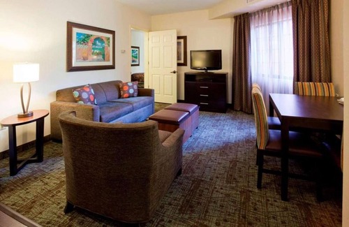Alpharetta Hotel | Ideal Mix of Comfort and Value! Pets Are Welcome, Free Breakfast!