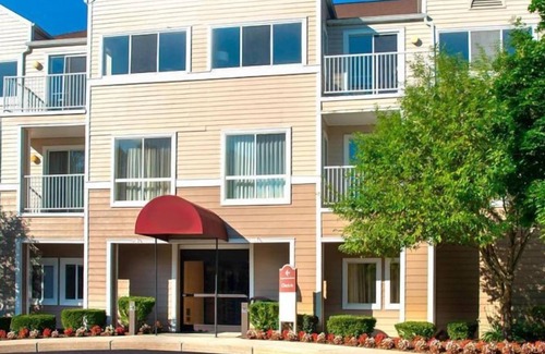 Westborough House | Ideal Mix of Value, Comfort and Convenience! Free Parking, Pets Allowed, Pool