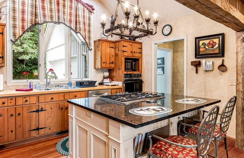 Lake Toxaway House | Ideal Mountain Lodge Living on Lake Toxaway
